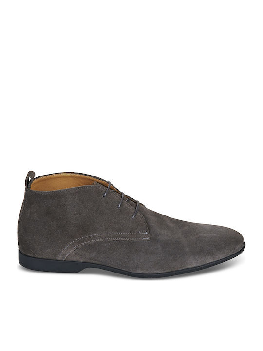Graue Herrenstiefel