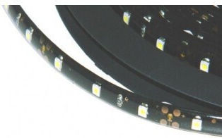 Bandă LED impermeabilă 12V tip SMD3528 cu sursă de alimentare