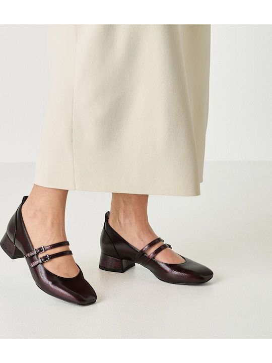 Spitze Pumps aus Lackleder mit Riemen & Niedrigem Absatz Braune
