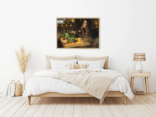 Πίνακας Woman Enjoying A Meal In Cozy Cafe Γυναίκα Απολαμβάνει Ένα Γεύμα Στο Cozy Cafe 150x100 Πίνακας Woman Enjoying A Meal In Cozy Cafe Γυναίκα Απολαμβάνει Ένα Γεύμα Στο Cozy Cafe 150x100