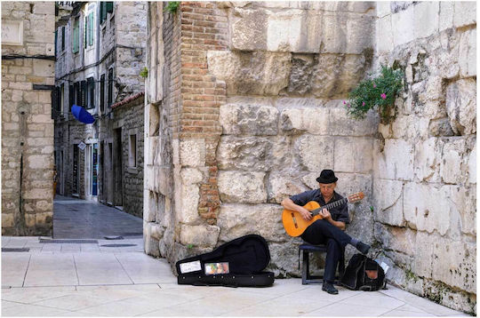 Painting Street Guitarist In Historic Alley Street Guitarist In The Historic Alley 150x100