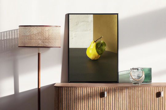 Single Yellow Pear On A Surface Ενιαίο Κίτρινο Αχλάδι Σε Μια Επιφάνεια 1