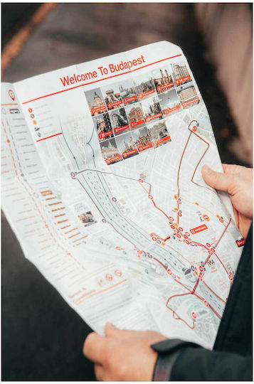 Πίνακας Tourist Holding A City Map Budapest Τουρίστας Κρατά Έναν Χάρτη Πόλης Βουδαπέστης 100x150