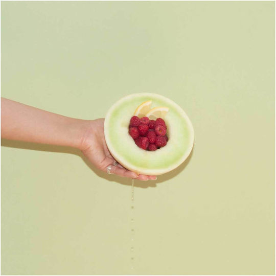 Πίνακας Hand Holding Melon Raspberries Χέρι Κρατά Πεπόνι Σμέουρα 110x110