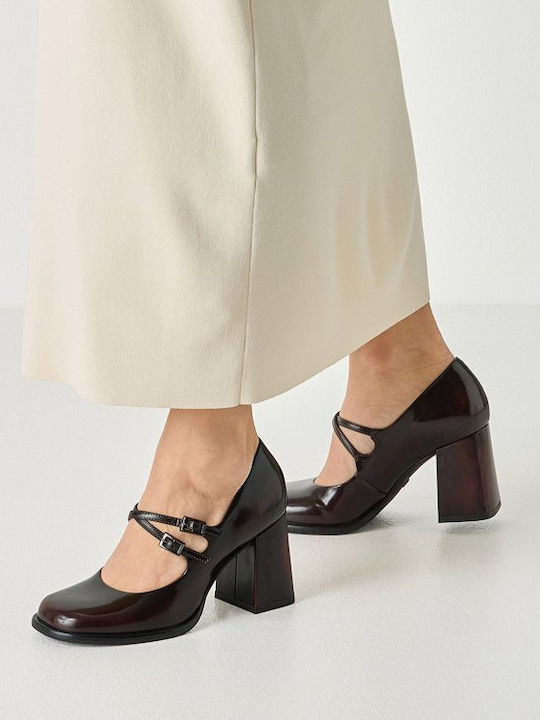 Pumps mit Riemen & Chunky Stiletto Absatz in Burgundisch