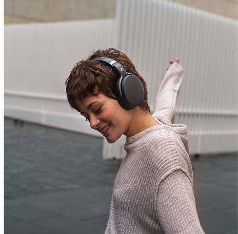 Sennheiser HD 450BT Ασύρματα / Ενσύρματα Over Ear Ακουστικά με 30 ώρες Λειτουργίας και Quick Charge Μαύρα