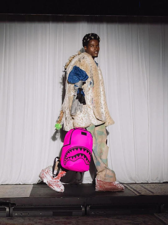 Sprayground Σχολική Τσάντα Πλάτης Γυμνασίου - Λυκείου Σακίδια πλάτης Backpacks SHARK CENTRAL WHITE STENCIL SHARK PINK NYLON