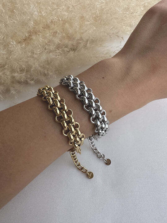 Chunky Hand Chain Made of Gold Plated Stainless Steel Chunky Hand Chain Made of Gold Plated Stainless Steel
