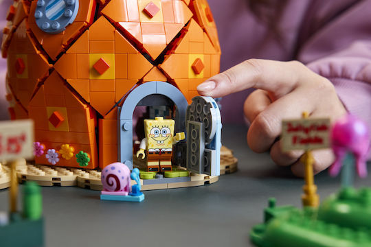 LEGO Icons SpongeBob SquarePants Bikini Bottom за 18+ Години 1794 Броя