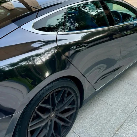 Folie pentru colantare auto Dark Chrome Tehnologie Bubblefree Aplicare ușoară Dimensiune 1m X 1.5m