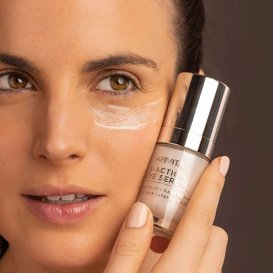 Apivita 5-Action mit weißer Lilie Feuchtigkeitsspendend & Anti-Aging Serum Augen mit Hyaluronsäure für Dunkle Augenringe & Straffung 15ml