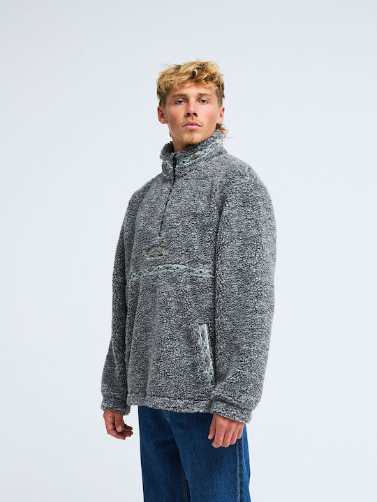 Grauer Pullover