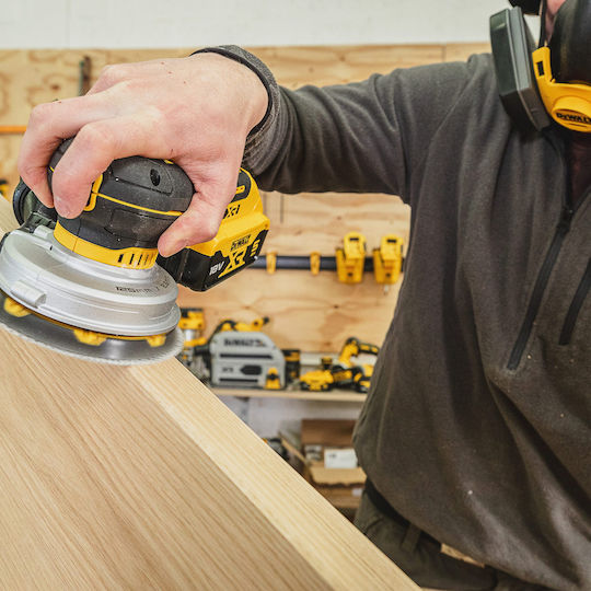 DCW211P2 125mm 18V Cordless Random Orbital Sander 2x5Ah with Variable Speed and Dust Extraction System