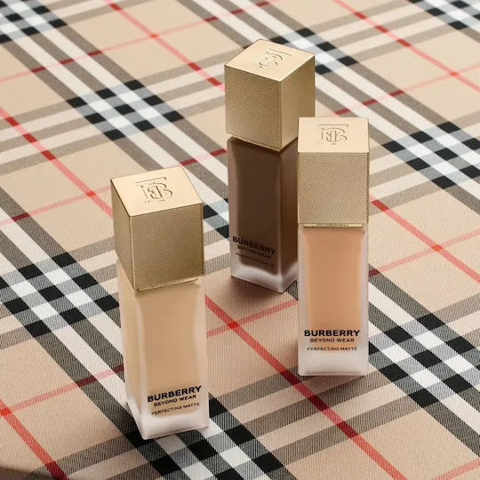 Burberry Beyond Wear Perfecting Matte Foundation, Farbton: Light Cool 040, 30 ml, flüssige Foundation mit mattem Finish, Light Cool 040, 30 ml