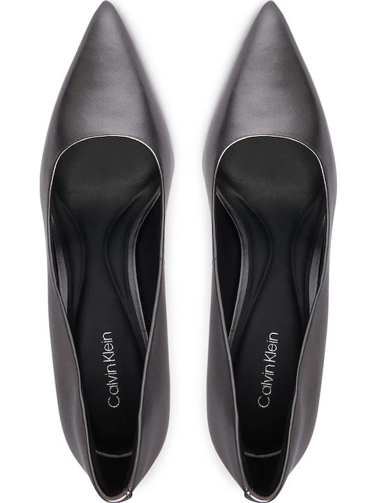 Graue Leder-Pumps mit spitzer Zehenpartie und hohem Absatz