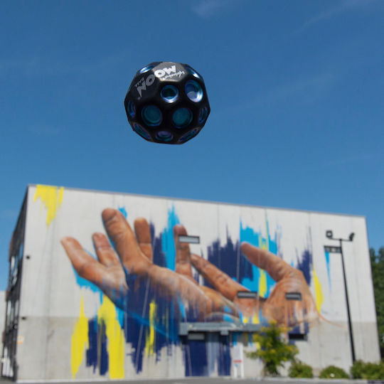 Minge Moon Ball din Colecția Dark Side de la Waboba