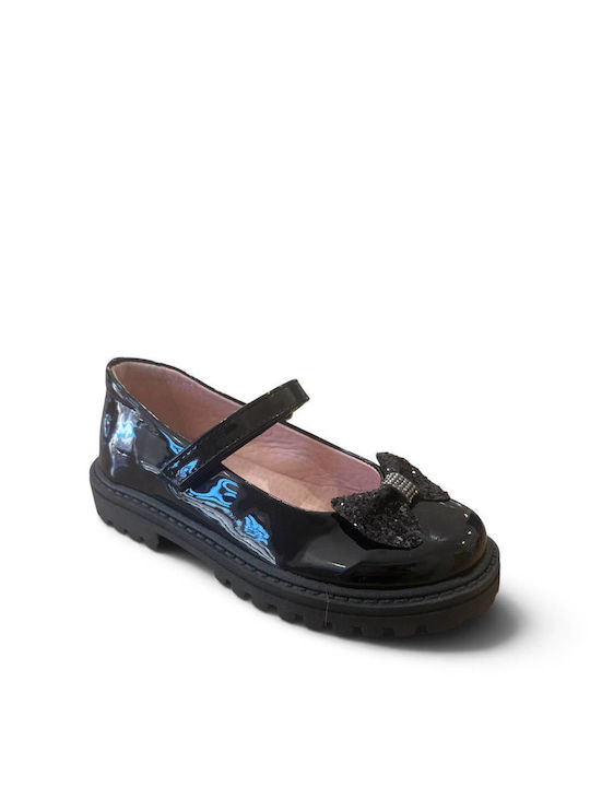Kinder-Ballerinas mit Klettverschluss aus schwarzem Lackleder