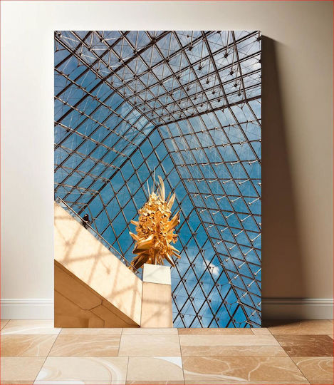 Golden Sculpture Under Glass Roof Χρυσό Γλυπτό Κάτω Από Τη Γυάλινη Στέγη 1