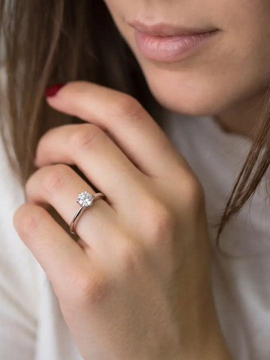Solitärring aus 14K Gold mit synthetischem Diamanten Solitärring aus 14K Gold mit synthetischem Diamanten