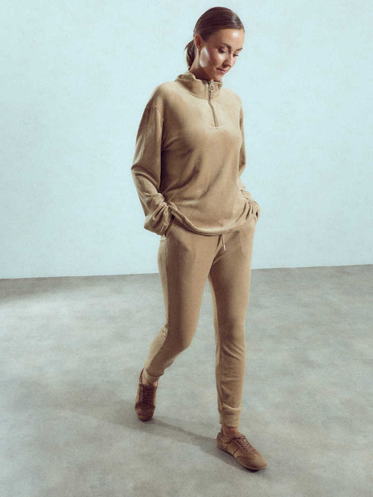 Samt-Set aus Damenbluse und Hose in Beige