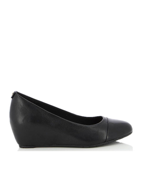 Clarks Vendra Dune Women's Leather Closed Toe Platforms Black