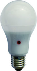 Redled LED-Lampe 10W für Fassung E27 Warmes Weiß mit Fotokontrolle Redled LED-Lampe 10W für Fassung E27 Warmes Weiß mit Fotokontrolle