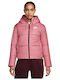 Nike Κοντό Γυναικείο Puffer Μπουφάν για Χειμώνα Ροζ