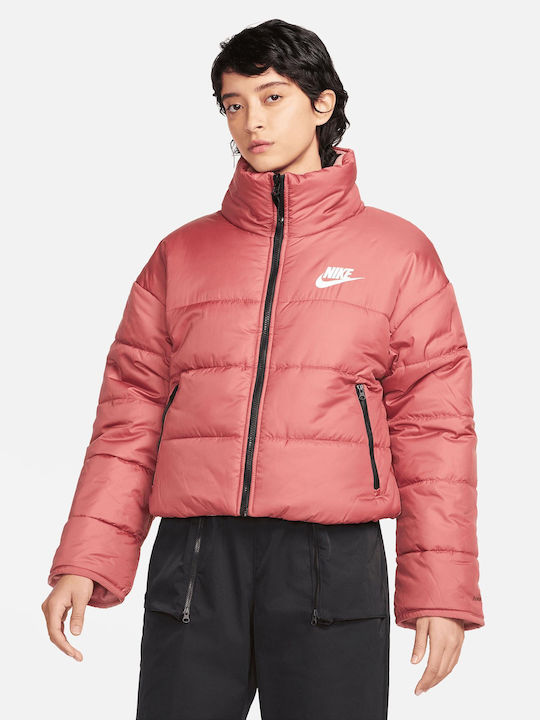 Nike Sportswear Κοντό Γυναικείο Puffer Μπουφάν Διπλής Όψης Αδιάβροχο για Χειμώνα Κόκκινο