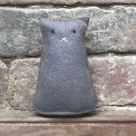 Synchronia Dekorative Katze aus Stoff 8x12cm 1Stück