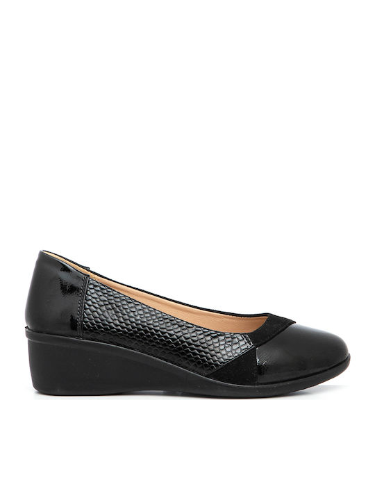 Women's Moccasins in Black Color