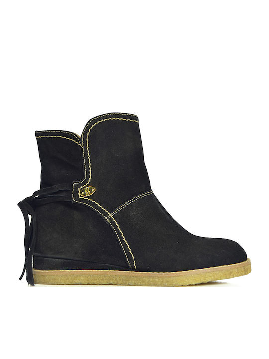 Esthissis Boots Black