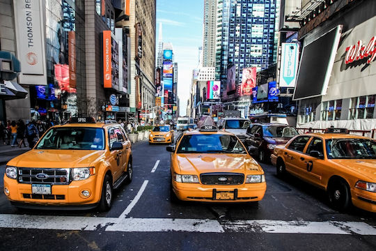 Selbstklebende Fototapete Wand Yellow Taxis in New York 220x135cm Waschbar