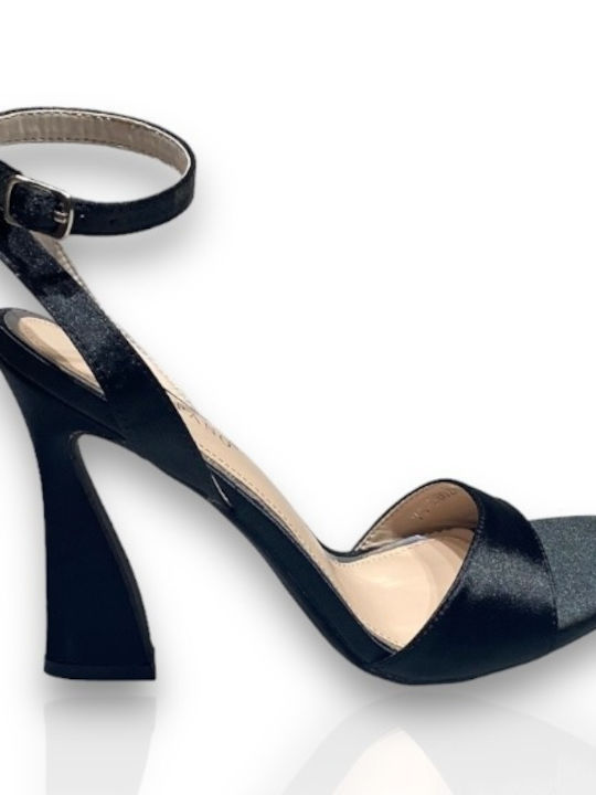 Famous Shoes Υφασμάτινα Γυναικεία Πέδιλα με Λεπτό Ψηλό Τακούνι σε Μαύρο Χρώμα