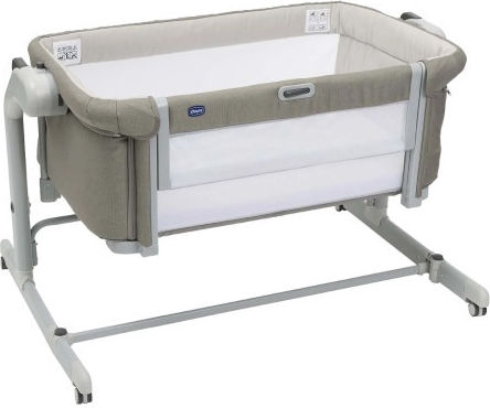 Chicco Wiege Next2Me Magic Evo mit Matratze, Seitlicher Öffnung und Rädern Desert Taupe