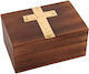 Traditionelle Holzkiste mit Bronzeelementen