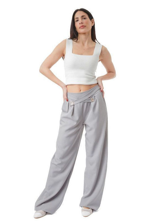 Graue Hose mit goldenen Verzierungen