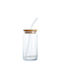 Glas aus Glas mit Strohhalm