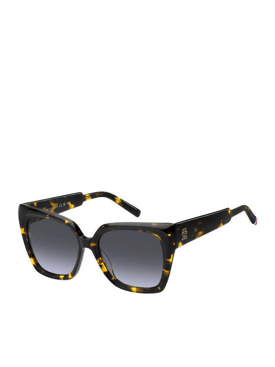 Tommy Hilfiger Women's Sunglasses with Brown Ta...
