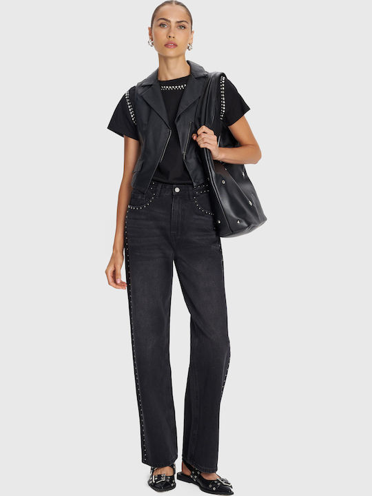 8921656-BLACK