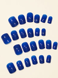 Falsche Nagelspitzen in Blau