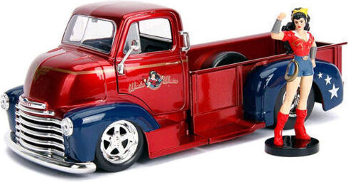 Machetă Auto Chevrolet Coe Pickup 1952 + Figurină Wonder Woman 1:24 Jada