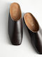 Gin Flach Mules in Braun Farbe