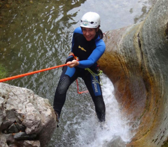 2,5 Ώρες Canyoning Στις Κολυμπήθρες Στο Ζαγόρι 4 Άτομα
