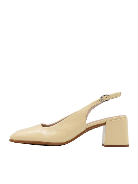 Pointed Toe Heels in Patent Leather with Strap Ecru