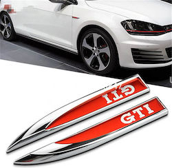 Αυτοκόλλητα Σήματα Φτερών Μεταλλικά Gti Vw Golf Vii 7 13-20 Χρώμιο Κόκκινο 15cm X 2cm 2 Τεμάχια