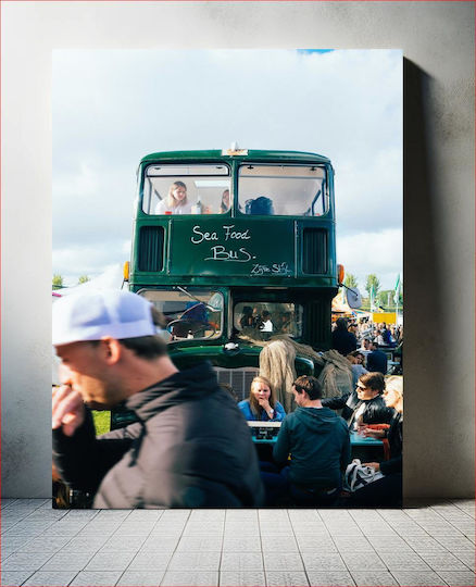 Seafood Bus At Outdoor Festival Λεωφορείο Θαλασσινών Στο Υπαίθριο Φεστιβάλ Seafood Bus At Outdoor Festival Λεωφορείο Θαλασσινών Στο Υπαίθριο Φεστιβάλ