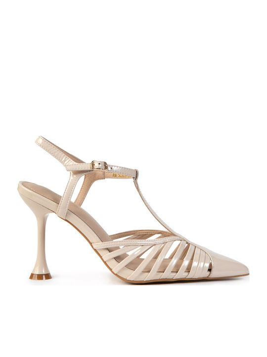 Pumps aus Beigem Lackleder