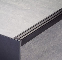 Γωνια Pvc Μαυρη 2.90cm X 2.40cm Γωνια Pvc Μαυρη 2.90cm X 2.40cm