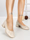 Pumps mit Chunky niedrigen Beige Absatz