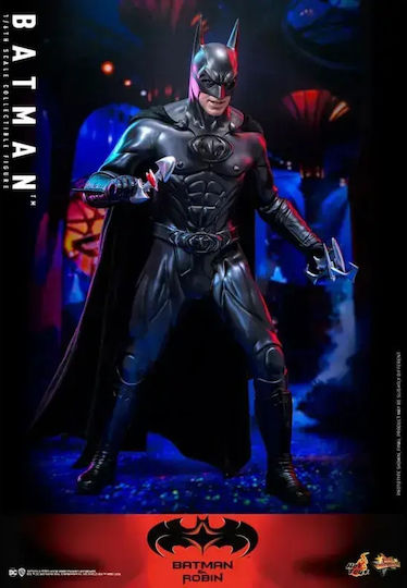 Hot Toys DC Comics Batman Action Figure in Scale 1:6